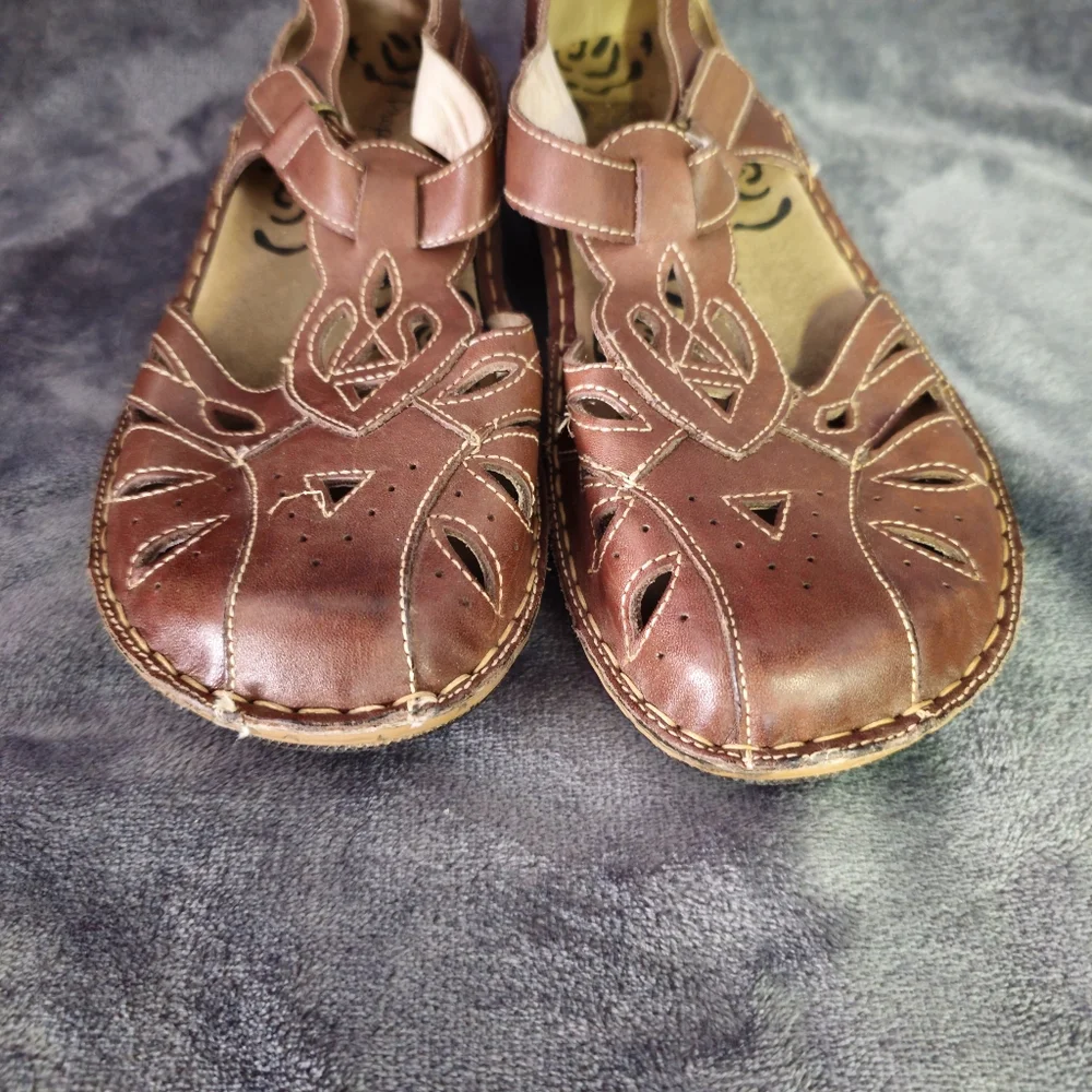 Proper Brown Cutout Leather Upper  Sandals Velcro Enclosure Size 9 - Picture 4 of 8
